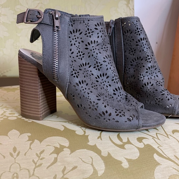 Open toe ankle booties - Picture 2 of 4